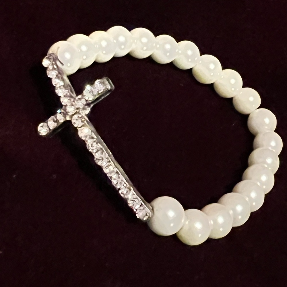 Symbol of faith‎ Cross pearl stretch bracelet NWOT